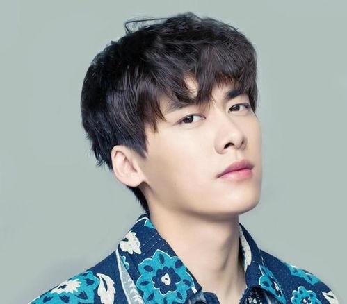 李易峰早期吃瓜视频播放,揭秘明星成长背后的趣闻轶事