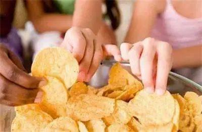 带你吃瓜吃恐怖零食视频,带你走进恐怖视频的“吃瓜”世界