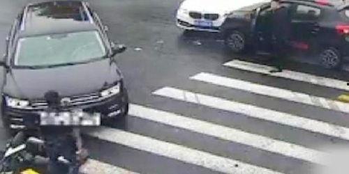 司机吃瓜撞车视频大全最新,揭秘事故背后的惊人真相