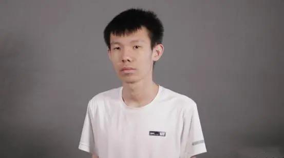 张嘉文吃瓜现场图片视频,趣味瞬间，网友热议不断